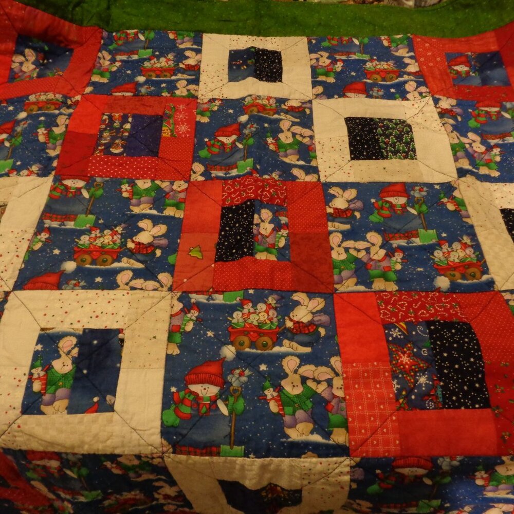 RETRO VINTAGE HANDMADE CHRISTMAS PATCHWORK BABY OR LA  QUILT BLANKET